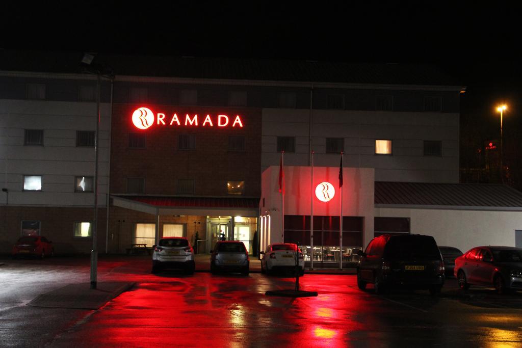 Отель Ramada Вэйкфильд Экстерьер фото