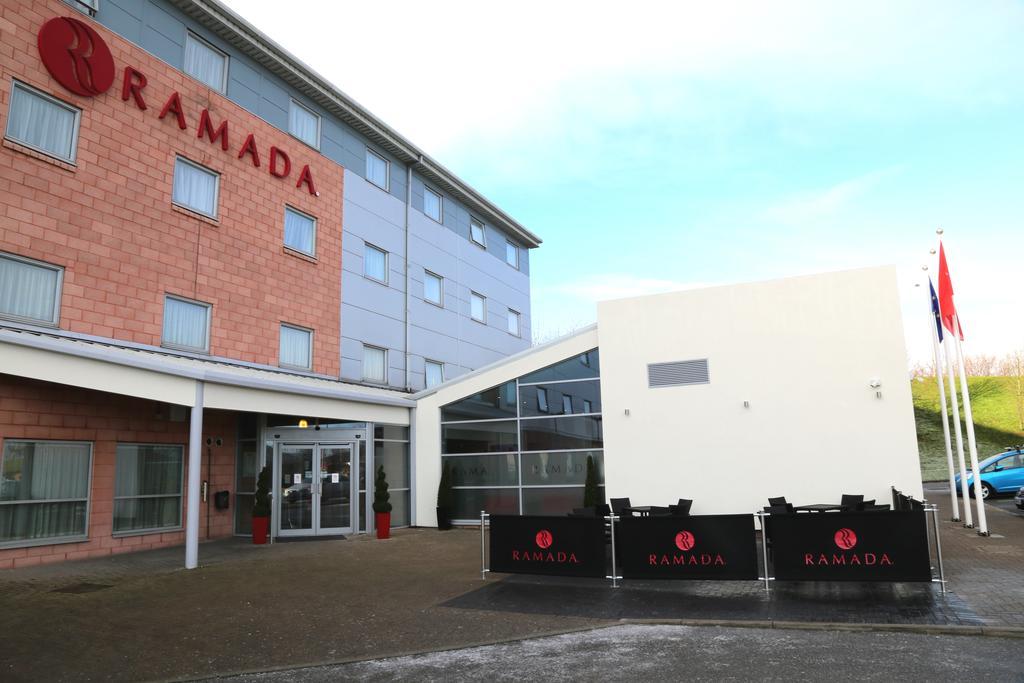 Отель Ramada Вэйкфильд Экстерьер фото