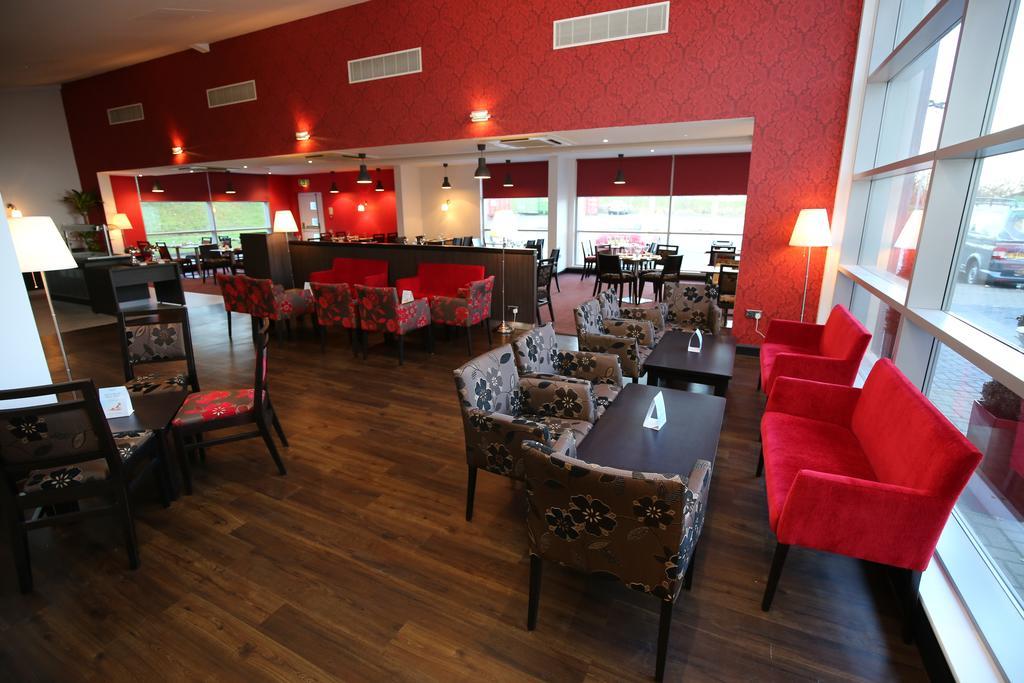 Отель Ramada Вэйкфильд Экстерьер фото
