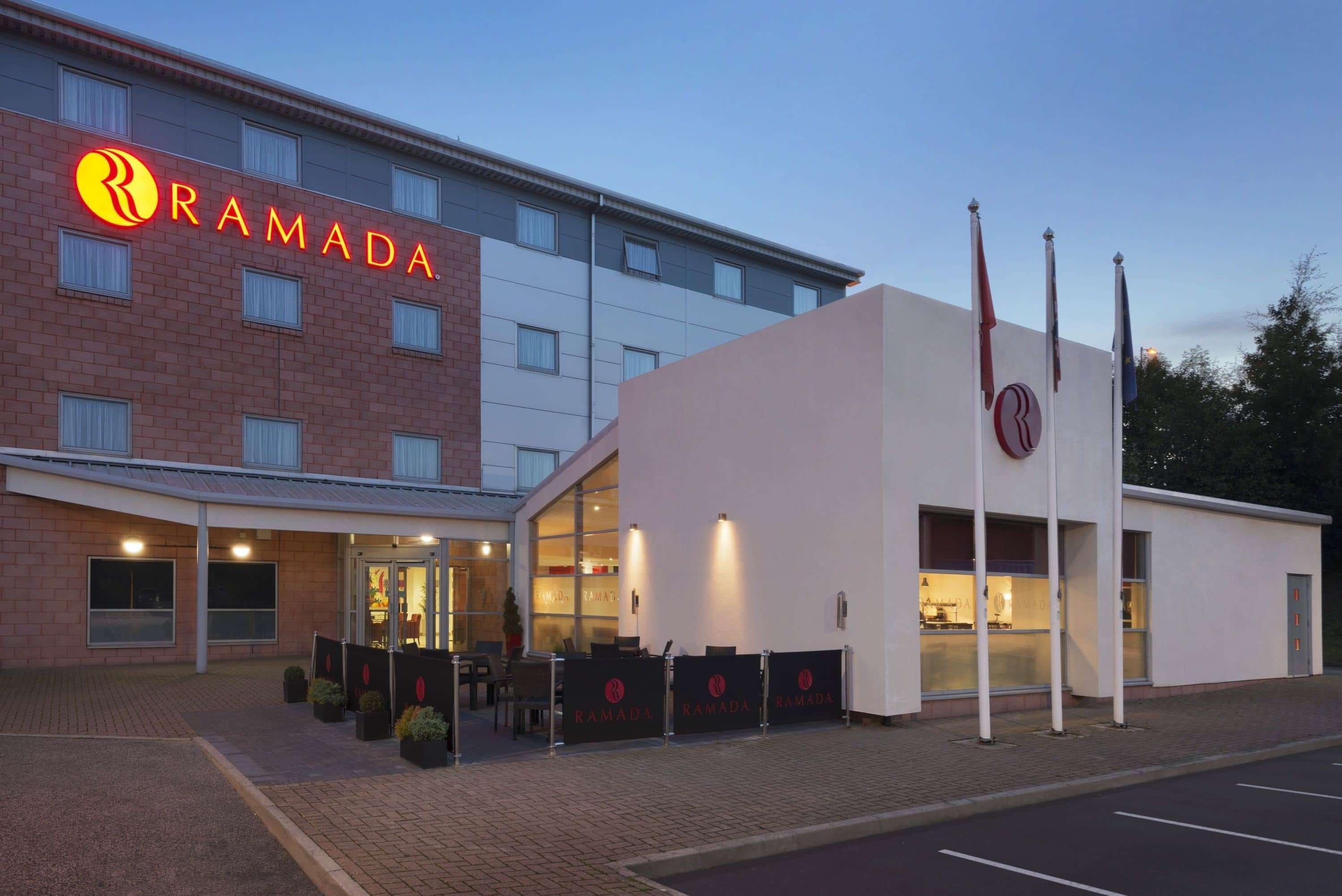 Отель Ramada Вэйкфильд Экстерьер фото
